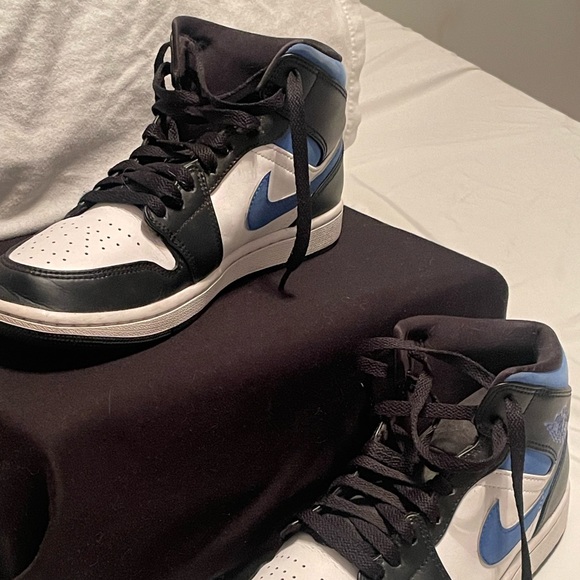 Air Jordan 1 Mids ‘Racer Blue’. Navy blue, Black & White. Size 8. - Picture 4 of 5